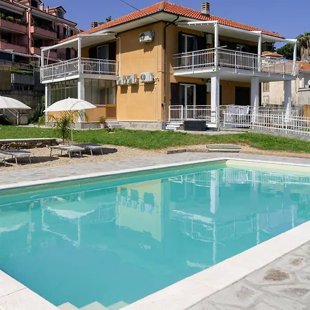 Il Gattino Di Porto - Apt 2 - Bilocale Terrazzo Piscina Imperia Exterior photo